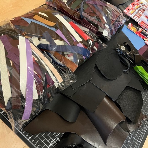 本革 レザー 大判〜はぎれ まとめ売り レザークラフト
