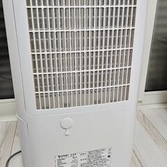 美品✨シャープ製の除湿機「CV-J120-W」の画像
