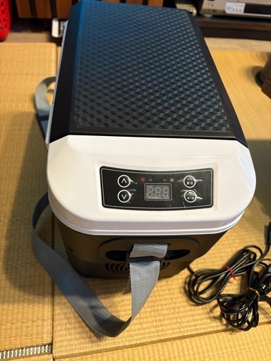 未使用　車載ポータブル温冷庫8L ブラック