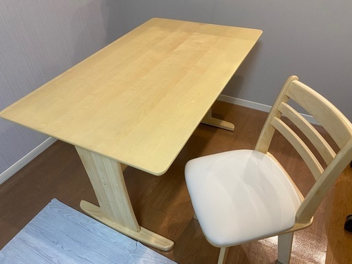 ダイニングテーブルフルセット！！椅子は4脚あります！