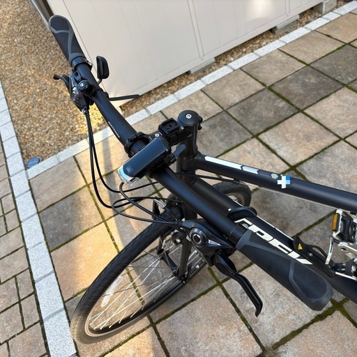 TREK FX2 サイコン等の付属品＋フロアポンプ付き 2017年モデル サイズ