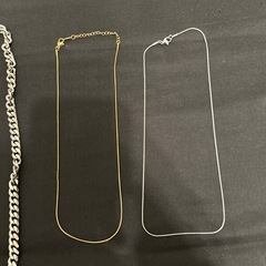 ネックレス3個ブレスレット2こ2個の画像