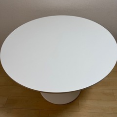 IKEA 丸ダイニングテーブル　ドクスタの画像