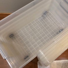 【取引予定者決定済】キャスター付きプラスチック収納衣装ケース5個の画像