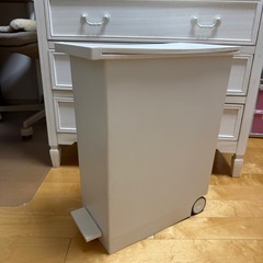 KEYUCA両開きダストボックス Lホワイト（27L）の画像