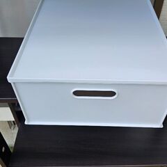 美品✨フタ付きプラスチック収納ケースの画像