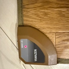 キッチン下、ソファーの上に保温カーペット差し上げますの画像