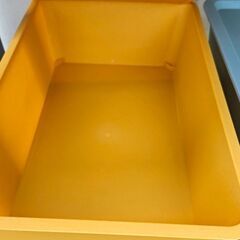 美品✨フタ付きプラスチックケース カラーの画像