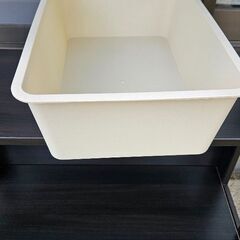 美品✨フタ付きプラスチック収納ケース！の画像