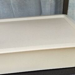 美品✨フタ付きプラスチック収納ケース！の画像