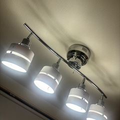 シーリングライト 4連 電球付きの画像
