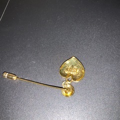 お渡し先決まりました。ハートのピンブローチの画像