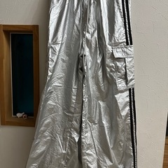 シルバー カーゴパンツ Mサイズの画像
