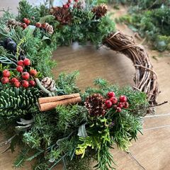 装飾が選べる！生花のクリスマスリースワークショップの画像