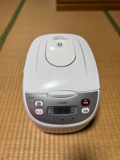 タイガー魔法瓶のマイコンジャー炊飯器「炊きたて JBH-G102-W」