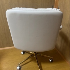 キャスター付きイスの画像