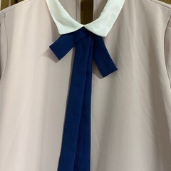 ピンクのプリーツワンピースの画像