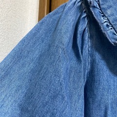 【H&M】デニムブルー フリル付き長袖シャツの画像