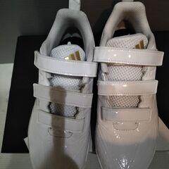 adidasトレーニングシューズ24.0の画像