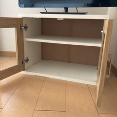 ［10/6引取り可能な方限定］テレビ、テレビ台セット
の画像