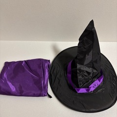 魔女コスチューム 紫と黒 帽子とマント付きの画像