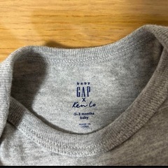baby GAP 恐竜プリントロンパース 0-3ヶ月（50㎝）の画像
