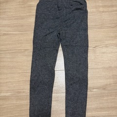 ベビーアルパカ素材、細身のパンツ
の画像