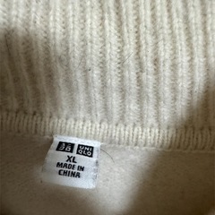 【ユニクロ】 アイボリー タートルネックセーター XLの画像