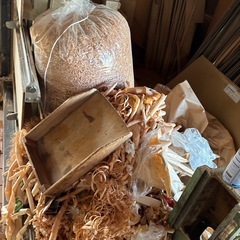 乾燥木材　端材料　薪　工作の材料に  差し上げます。
の画像