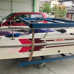 YAMAHAジェットスキーと船の画像