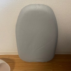 アイロンとアイロン台の画像