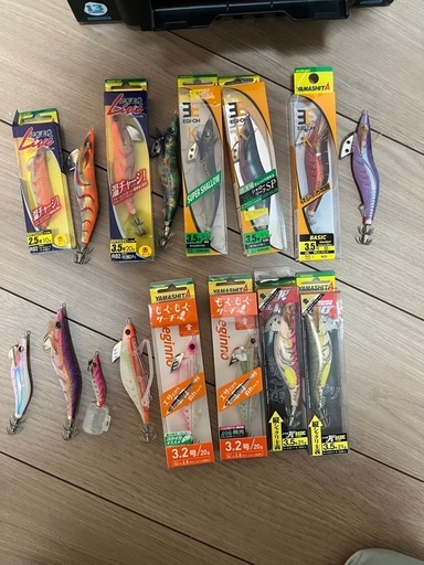 エギ多数とタックルボックス　