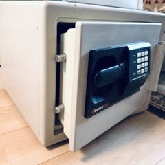 【お譲り予定者決定】Sentry Safeの金庫(日時の会う方)　その他他金庫あり詳細読んでください。の画像