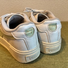 PUMA 厚底スニーカーの画像