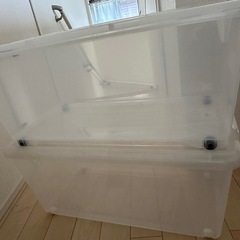 コロコロ付き　衣装ケース2つ　の画像
