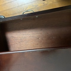 クラシックな電話台，ベッドサイドにもの画像