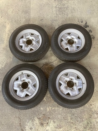 JB23W スズキ ジムニー
ダンロップ ウィンターマックス 175/80R16 スタッドレスタイヤ 鉄板ホイール付き 4本セット