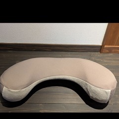 ergobaby カーブ型授乳クッション ブラウンの画像