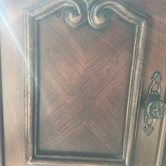 木製サイドテーブルの画像