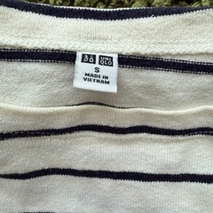 UNIQLO  ボーダー長袖シャツの画像