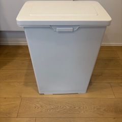 ゴミ箱　ホワイト　45Lの画像