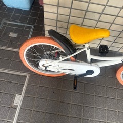 子供用自転車　18インチ　　グラフィス　白の画像
