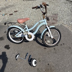 子供用自転車小学校1〜3年生向け／補助輪・スタンド付き の画像
