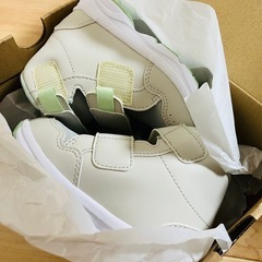   未使用  SUKU2 ハイカット15センチ　スモークグレイの画像