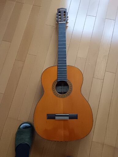 総単板のヤマハのクラシックギターです。整備してあります。