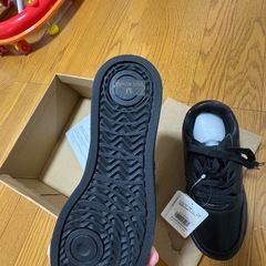 黒軽スニーカーの画像