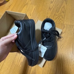 黒軽スニーカーの画像