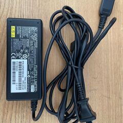 Fujitsu ノートPC FMV LIFEBOOK FMVP74CBの画像