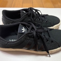 adidasの画像