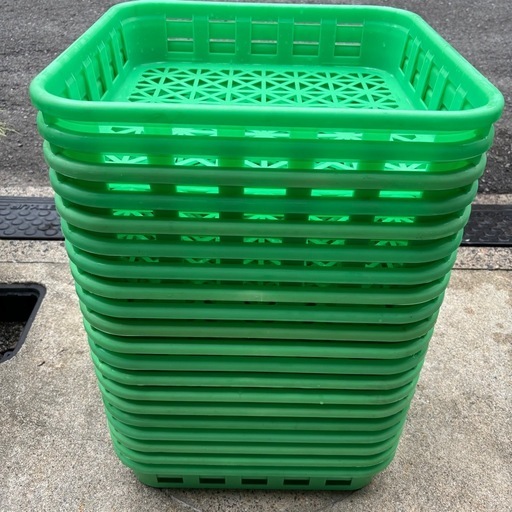 【中古菌糸コンテナL】 ブローや菌床ボトルの整理に最適　積み重ねでスペース確保♪20個